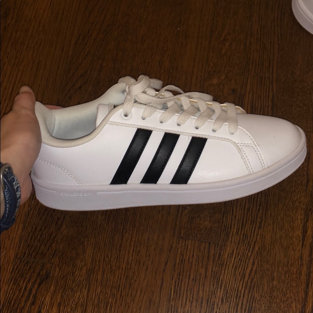 NEVER WORN!! Adidas Superstar Sneaker
